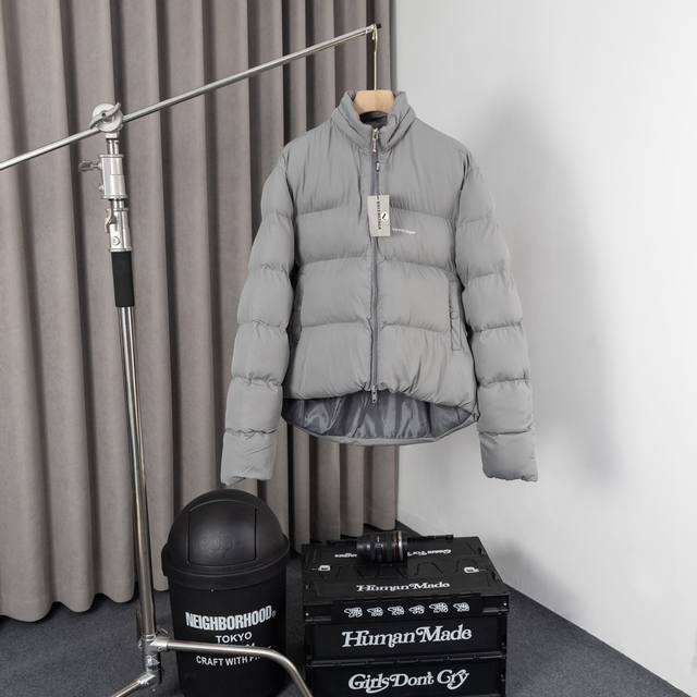 款号：Aw16 顶级版本！巴黎世家balenciaga Ss23小标字母印花logo棉服 面料优选50D加密防水透气膜 ，充棉量280克， 轻薄柔软 ，更具保暖