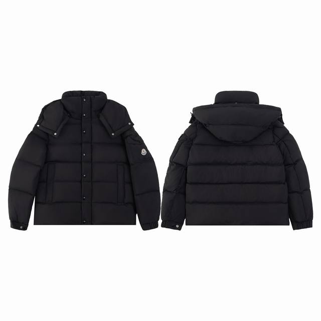 款号：Ad149 Moncler 蒙口秋冬新品 Vezere鹅绒羽绒服 男女同款 这款vezere短款羽绒夹克是基础款保暖单品，彰显moncler的风格特色。V