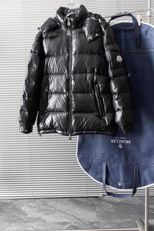 8 Moncler Maya系列滑雪季 经典绗缝拉链短款防水连帽保暖羽绒服！全网顶级版本 拒绝通货！充绒量全国最高！实拍货，所见即所得！ 代购级 ！！历史上最好